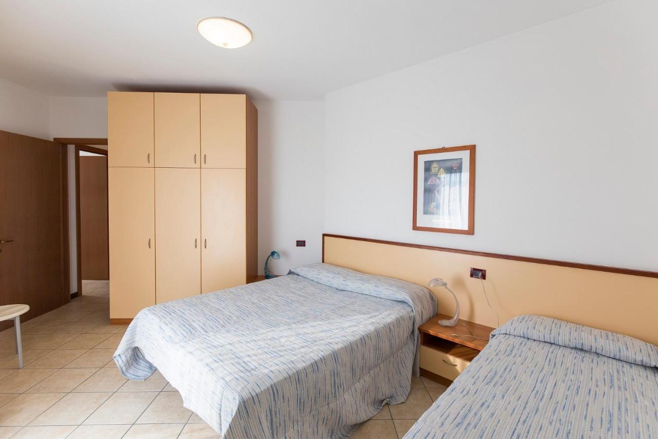 Robinia/Pinetine Lido Altanea Apartment Caorle Exterior foto