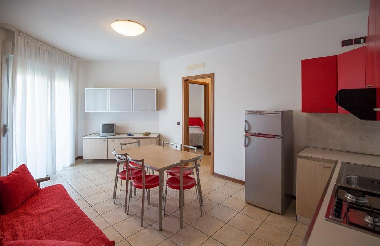 Robinia/Pinetine Lido Altanea Apartment Caorle Exterior foto