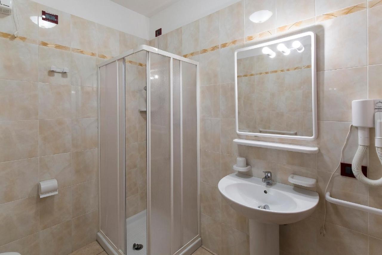 Robinia/Pinetine Lido Altanea Apartment Caorle Exterior foto