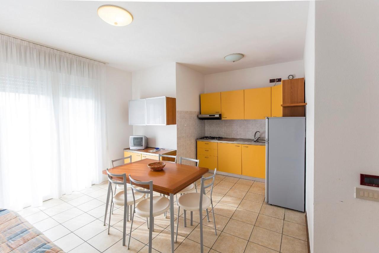 Robinia/Pinetine Lido Altanea Apartment Caorle Exterior foto