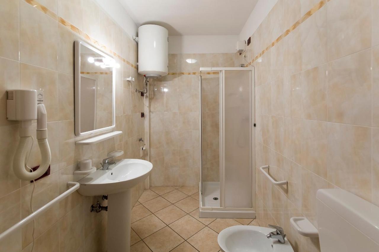 Robinia/Pinetine Lido Altanea Apartment Caorle Exterior foto