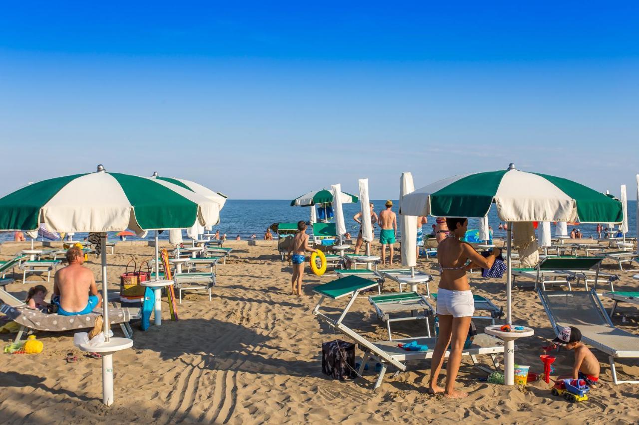 Robinia/Pinetine Lido Altanea Apartment Caorle Exterior foto