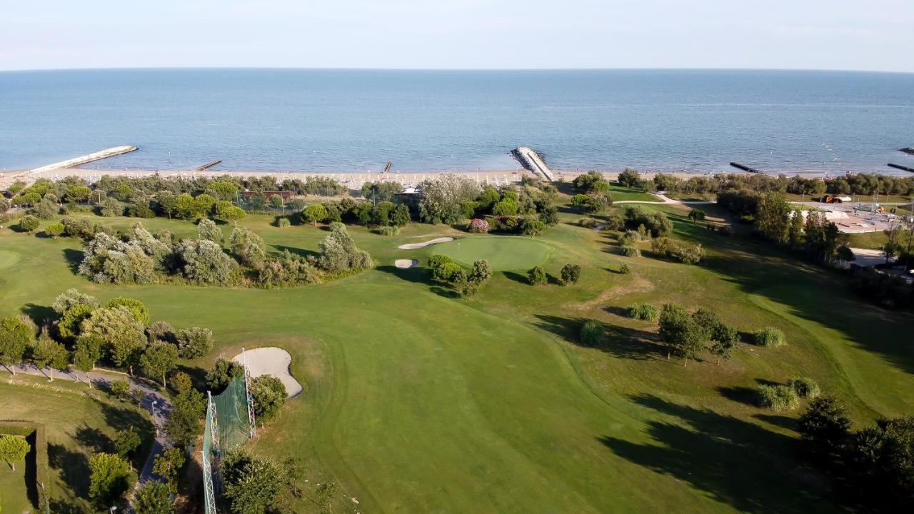 Robinia/Pinetine Lido Altanea Apartment Caorle Exterior foto